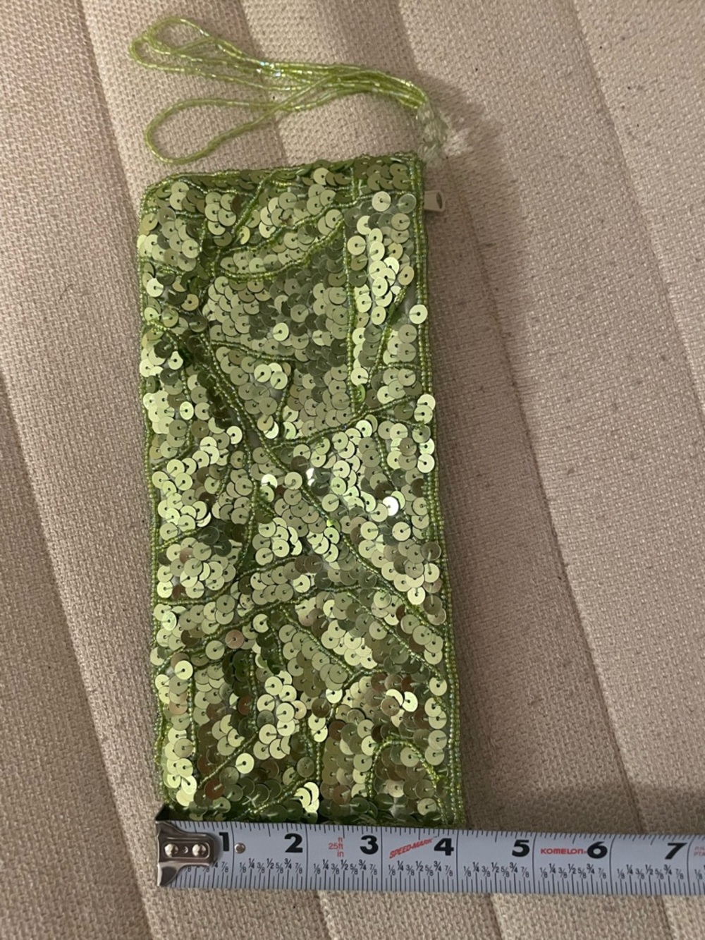 La Regale Green Sequin Wristlet Clutch - Picture 6 of 6